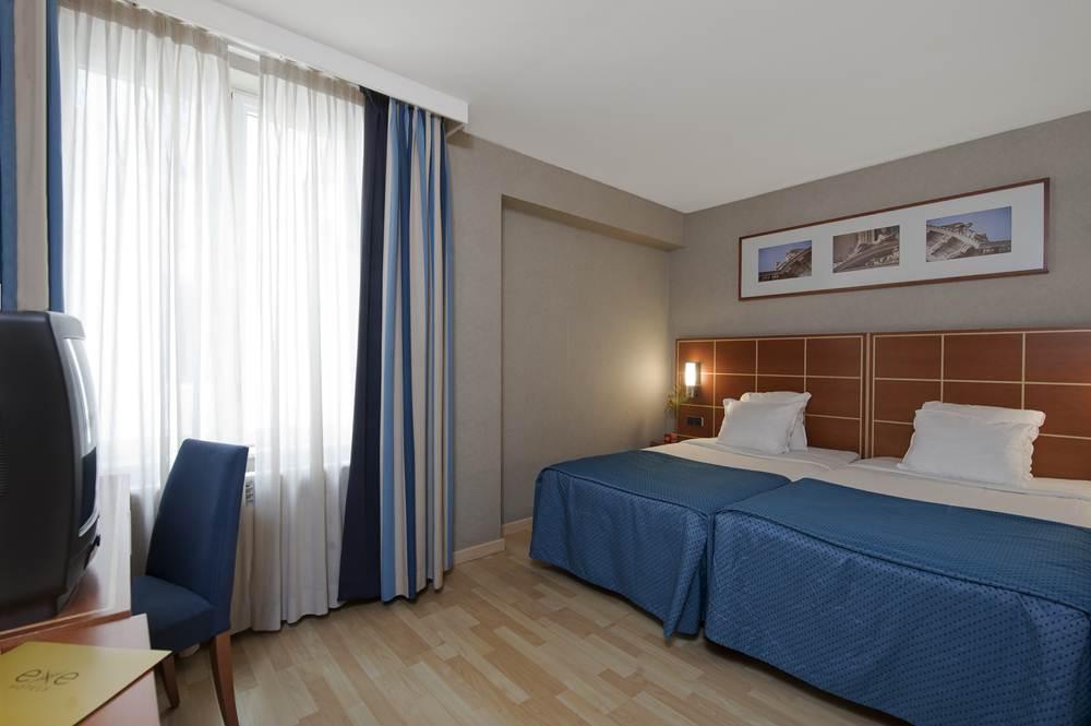 Catalonia Grand Place Hotel Brussels Room photo